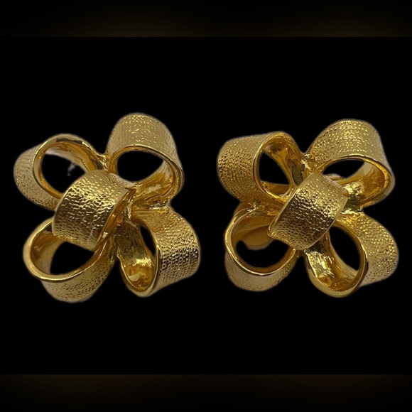 Kenneth Jay Lane Earrings Satin Gold Bow Earrings - Picture 1 of 10